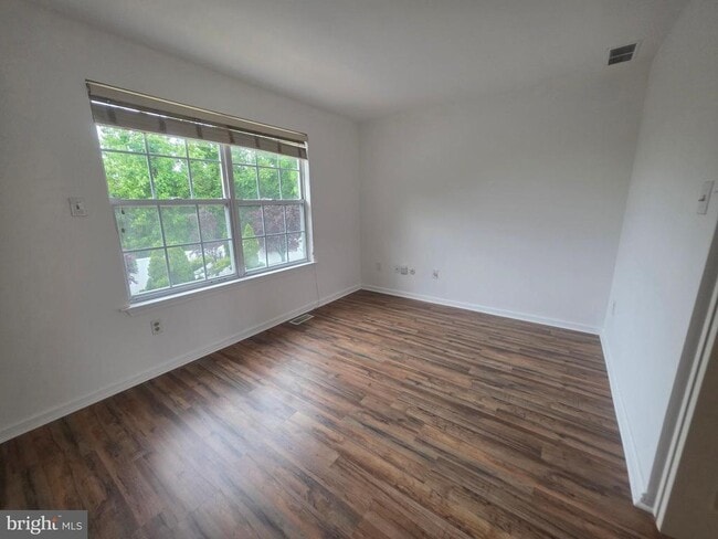 Building Photo - 138 Persimmon St