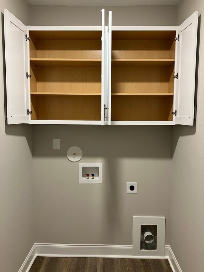 Building Photo - 3 Bedroom 2 Bathroom house located in Mill Creek Cove