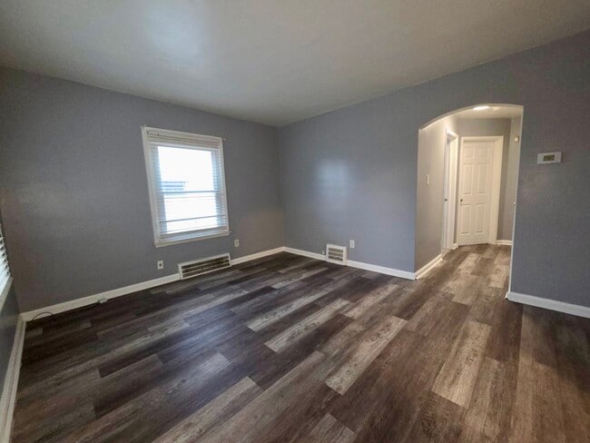 Building Photo - 20282 Westphalia St