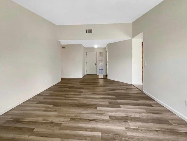Building Photo - 3023 Rosemont Dr