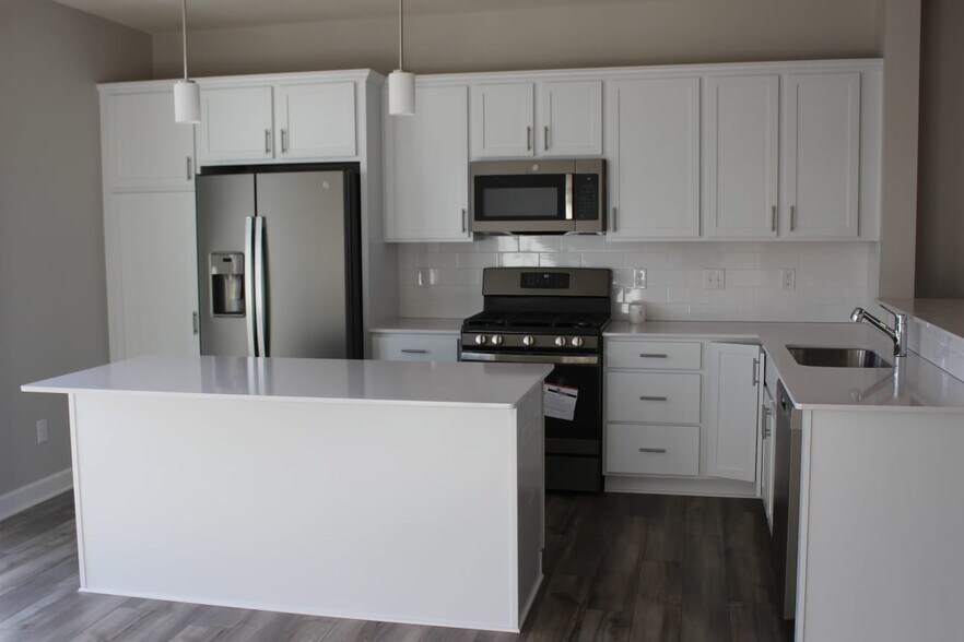 Kitchen - 7558 38th St N