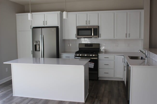 Kitchen - 7558 38th St N