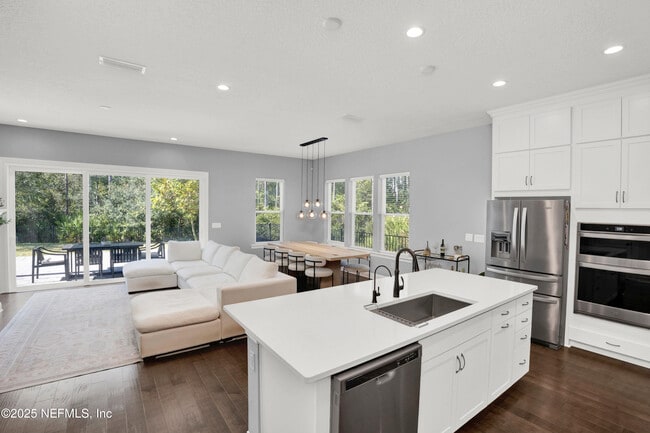 Building Photo - 176 Settler's Landing Dr