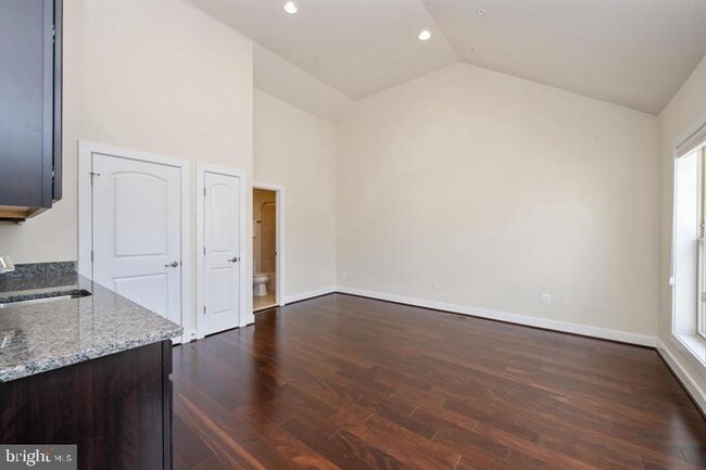 Building Photo - 219 Strummer Ln