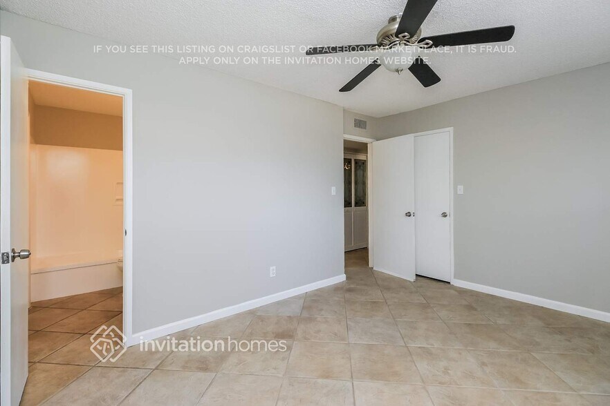 Building Photo - 2124 W Del Oro Cir