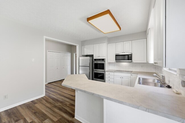 Building Photo - 6498 Ringsend Ct