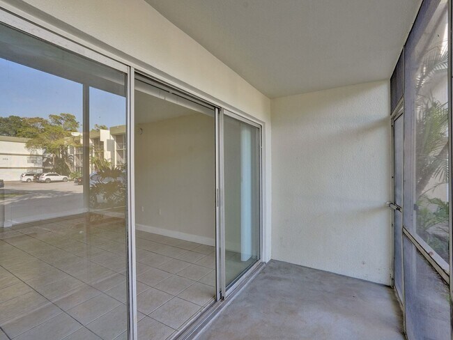 Building Photo - Renovated & Updated 2 Bed/2 Bath Condo with Patio – Prime Springcrest Location!