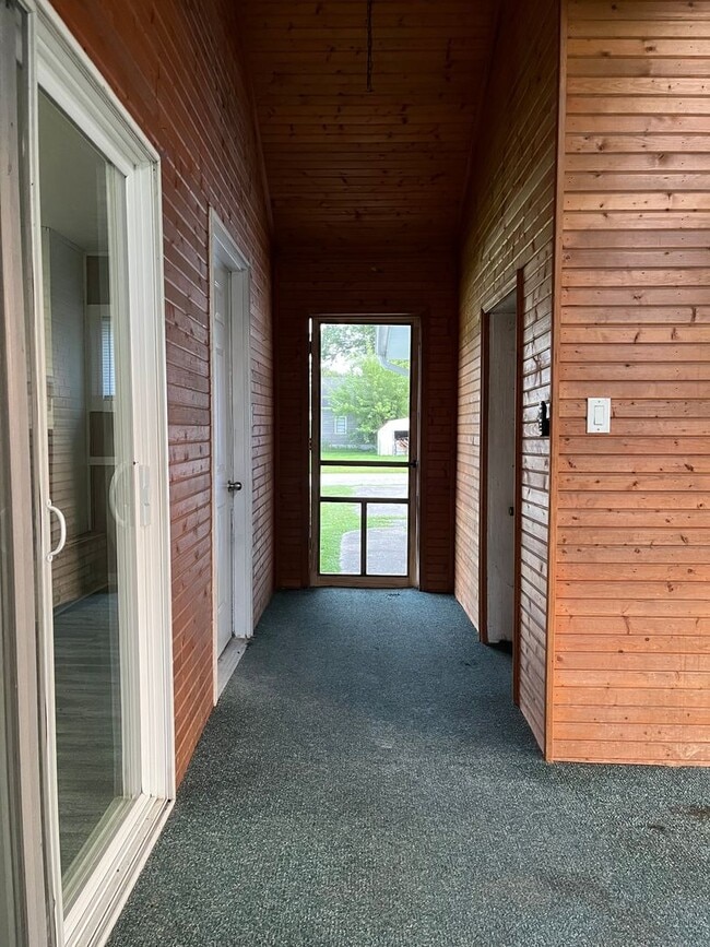 Building Photo - 3 bedroom 1 bath