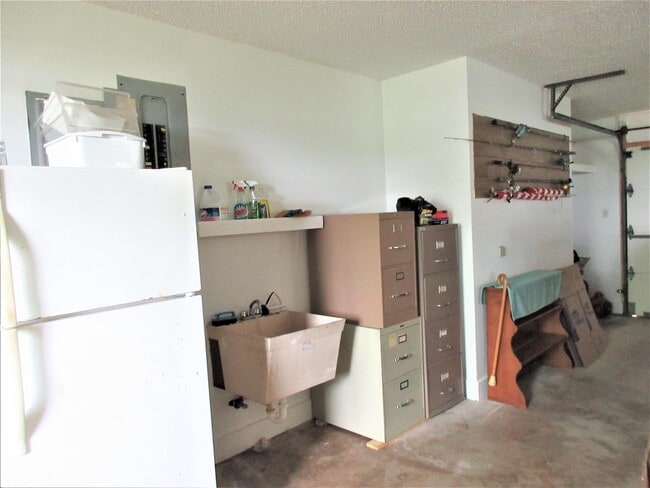 Building Photo - 631 Nelson Point Rd