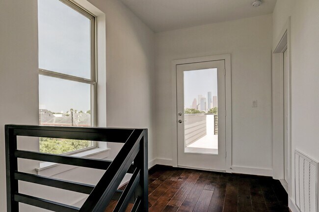 Building Photo - 1402 Eberhard St