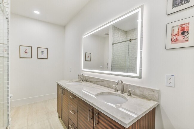 Building Photo - 9411 Millbury Dr