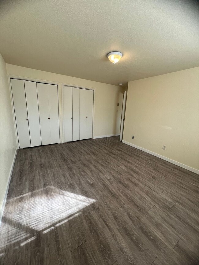Building Photo - 825 W 400 N