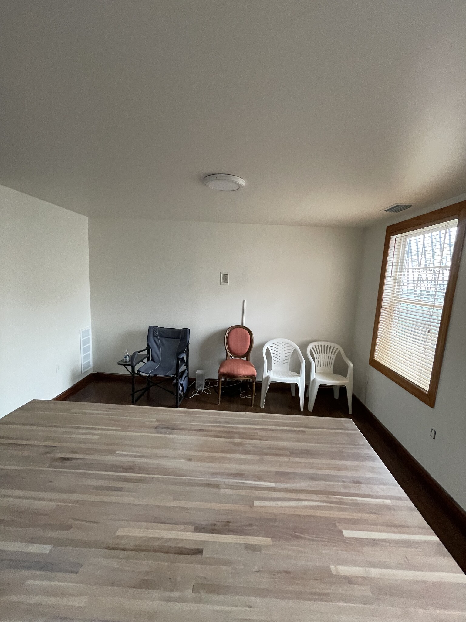 Dining area - 495 Snediker Ave