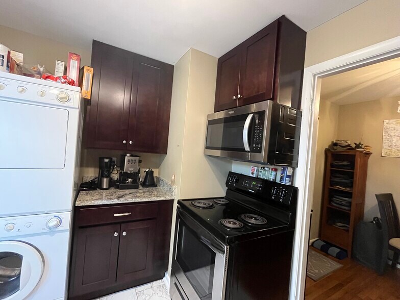 Building Photo - 3003 Oakland Ave