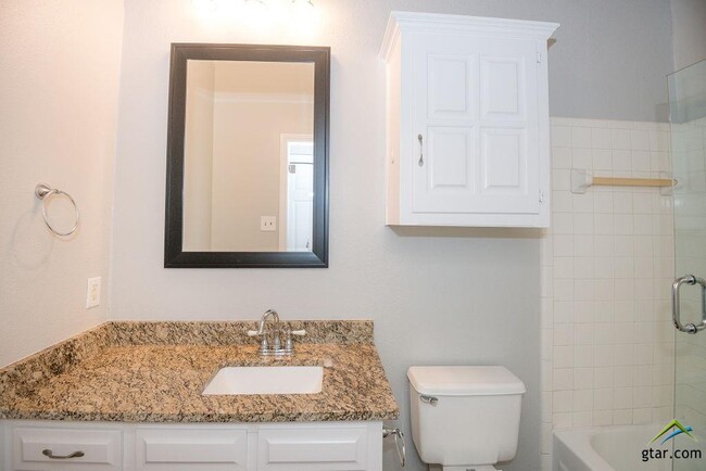 Building Photo - 5917 Hollytree Dr