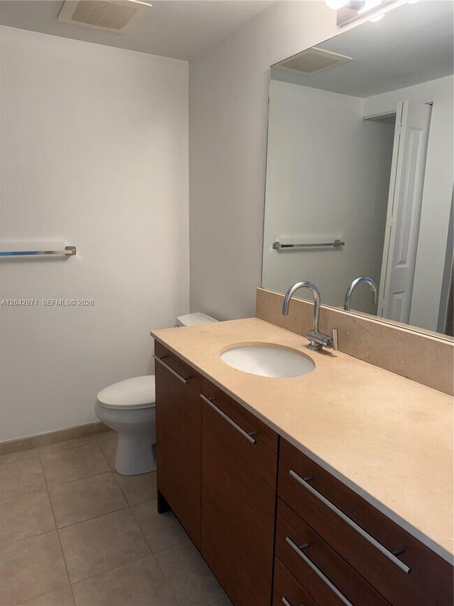 Building Photo - 2681 N Flamingo Rd