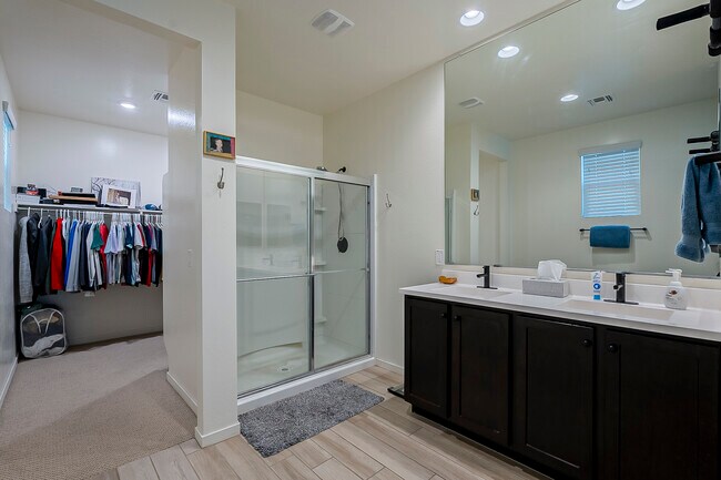 Building Photo - 9733 W Southgate Ave