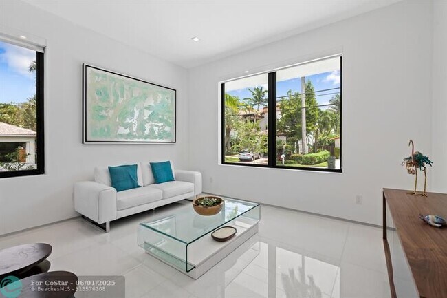Building Photo - 401 Lido Dr