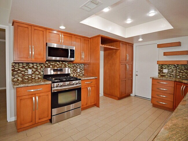 Building Photo - Cozy 3 bed 2 bath Cathedral City home