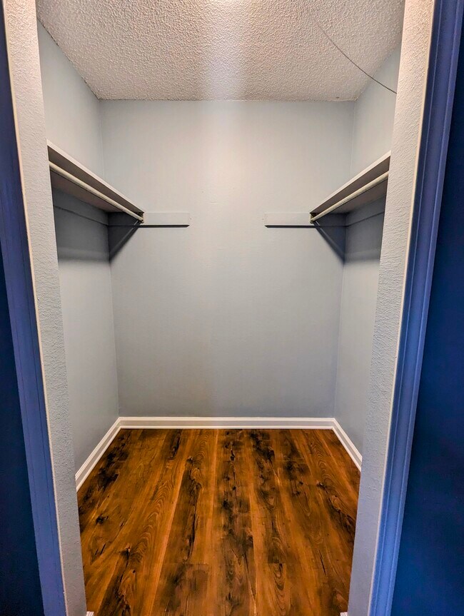 Building Photo - 2201 Scenic Hwy