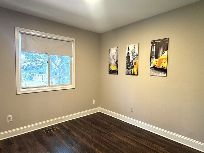Building Photo - 6652 Fernwood Dr
