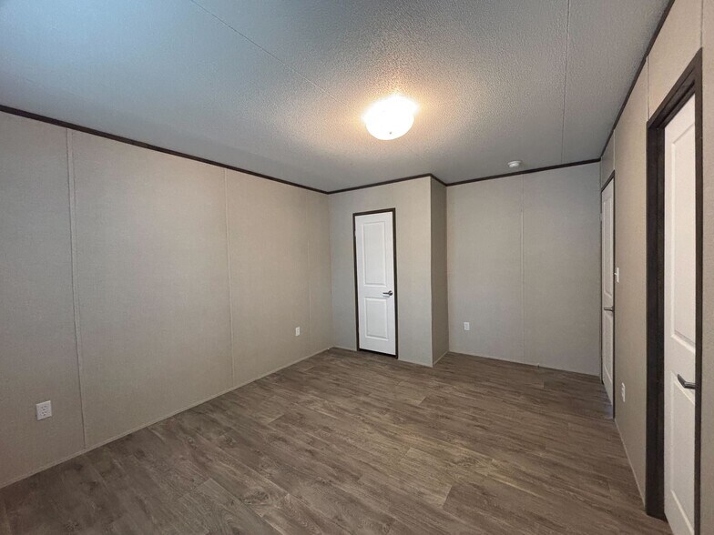 Building Photo - 127 Peggy St