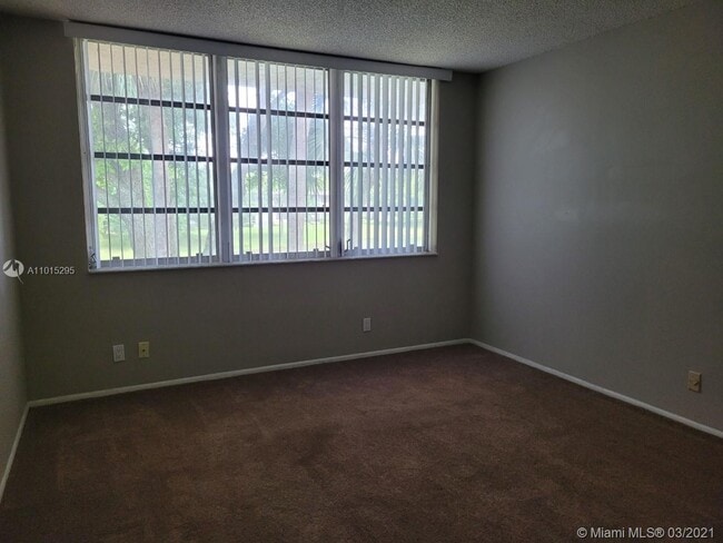 Building Photo - 4261 W Palm Aire Dr