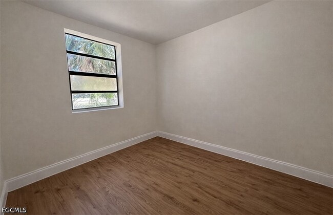 Building Photo - 569 Nuna Ave