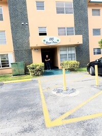 Building Photo - 110 Royal Palm Rd
