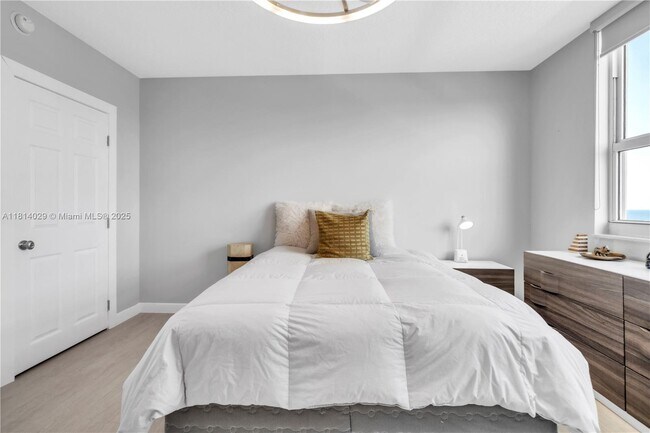 Building Photo - 2080 S Ocean Dr
