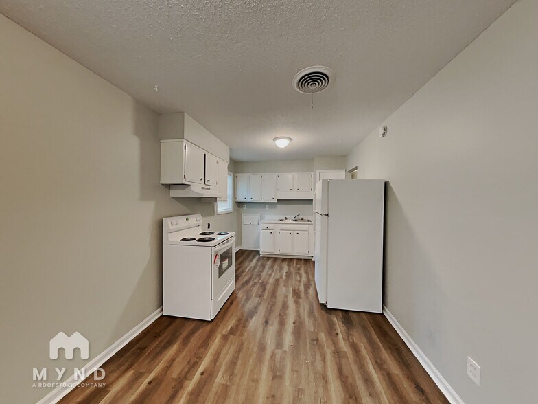 Building Photo - 6590 Embassy Cir