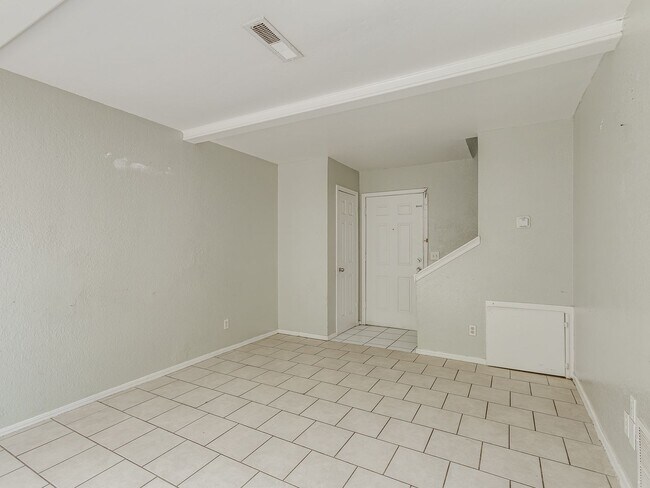 Building Photo - MOVE IN SPECIAL NO DEPOSIT OR APPLICATION ...