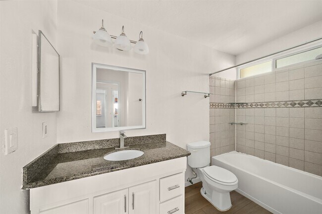 Building Photo - 3219 The Highlands Dr