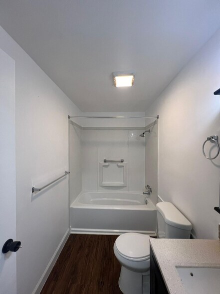 Building Photo - 2415-2417 E 20th St