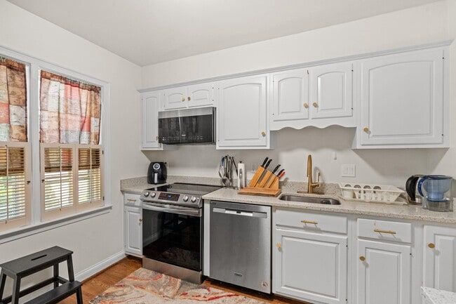 Building Photo - 4422 Westover Pl NW