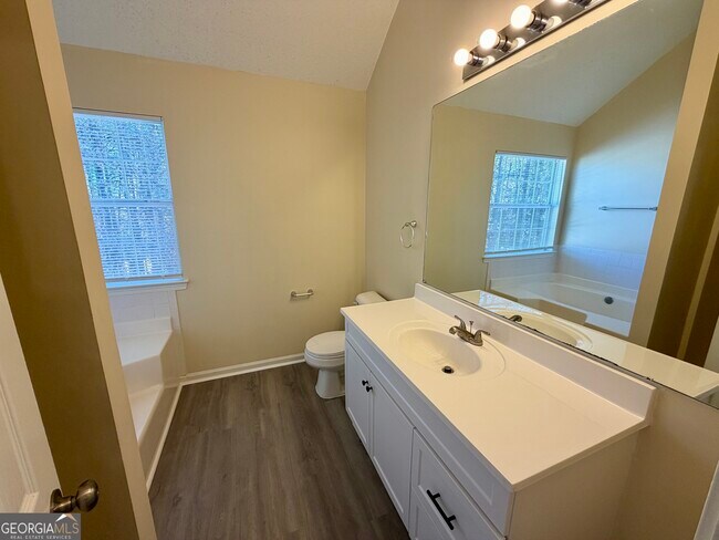 Building Photo - 260 Windscape Dr