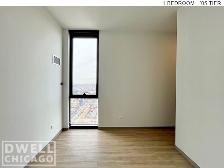 Building Photo - 503 S Damen Ave