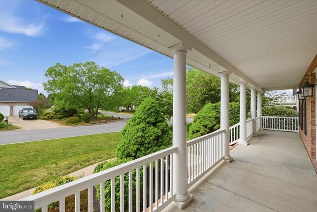 Building Photo - 102 Bramble Ct