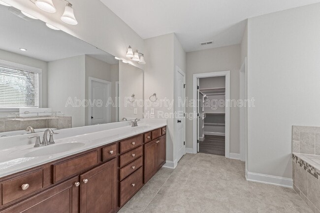 Building Photo - 3828 Hickory Manor Dr