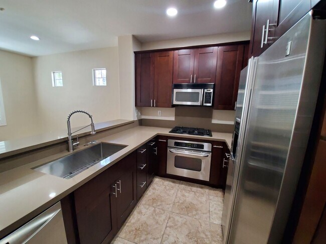 Building Photo - 2175 Condor Dr