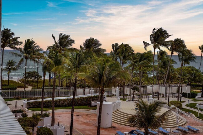 Building Photo - 10275 Collins Ave