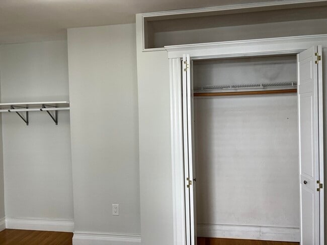 Building Photo - 413 Bunker Hill St