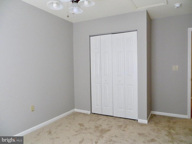 Building Photo - 105 Vernon Ct