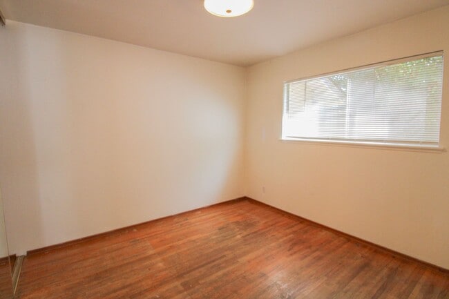 Building Photo - 4 Bedroom House with Large Backyard Near Cal Poly