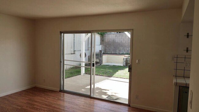 Building Photo - 127 Maple Rd