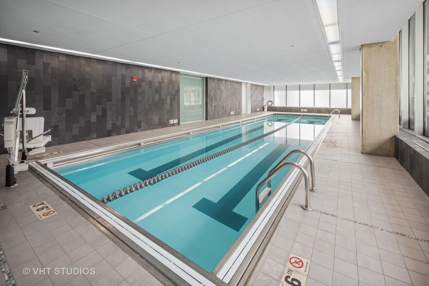 Building Photo - 550 N Saint Clair St