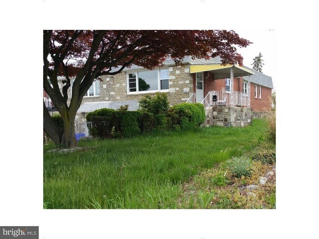 Building Photo - 9960 Woodfern Rd