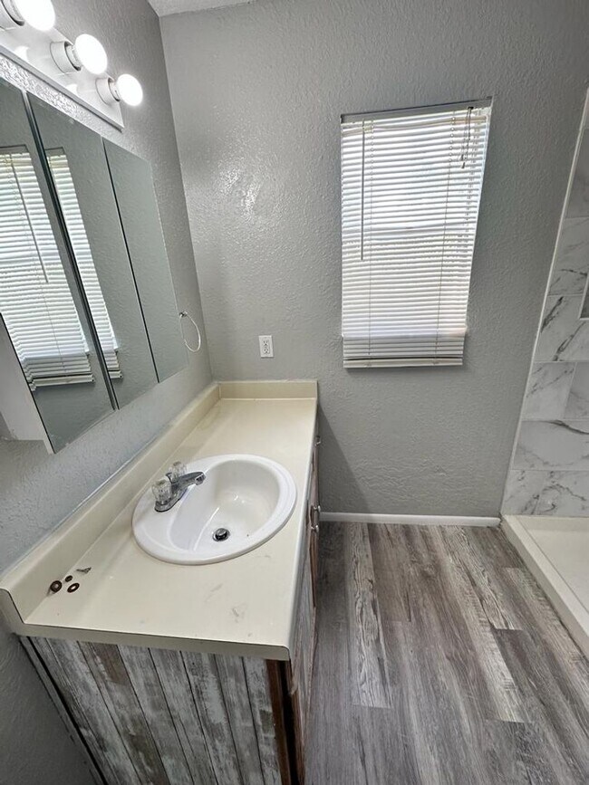 Building Photo - **For Sale** Images Circle Unit 207