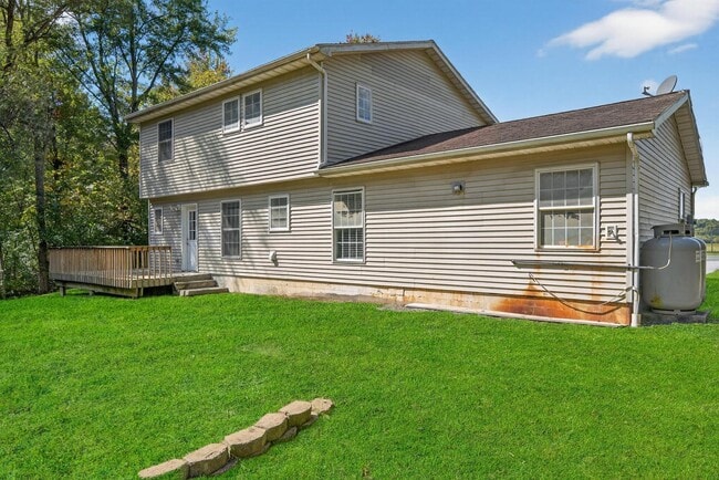 Building Photo - 531 NY-211