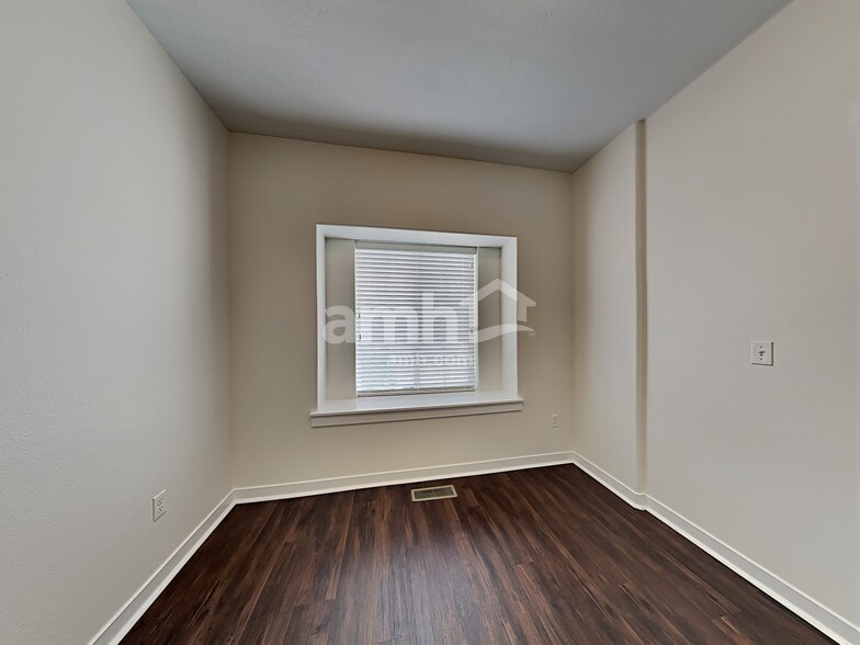 Building Photo - 6050 N Seacliff Ave